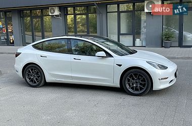 Седан Tesla Model 3 2021 в Новояворовске