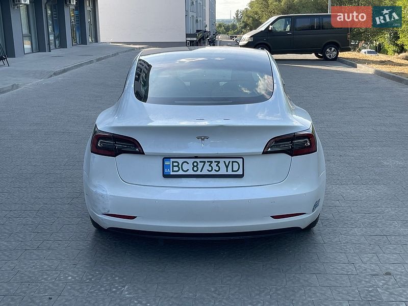 Седан Tesla Model 3 2021 в Новояворовске