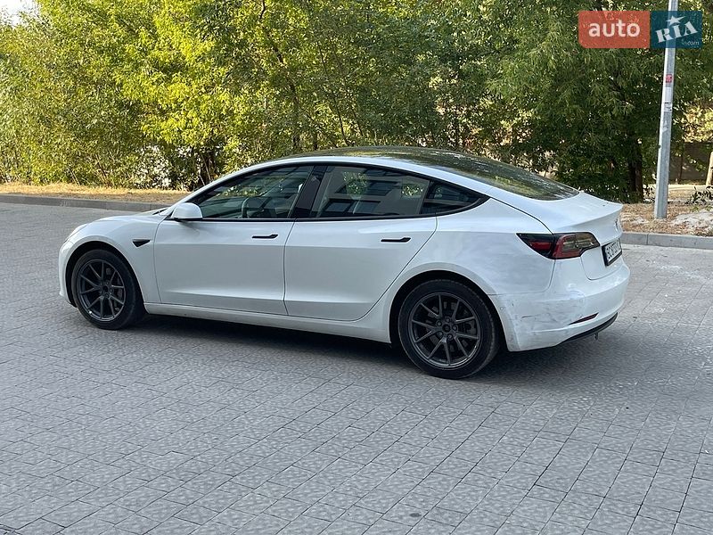 Седан Tesla Model 3 2021 в Новояворовске