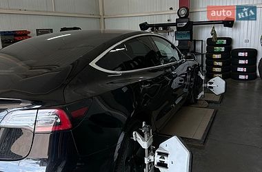 Седан Tesla Model 3 2019 в Львове