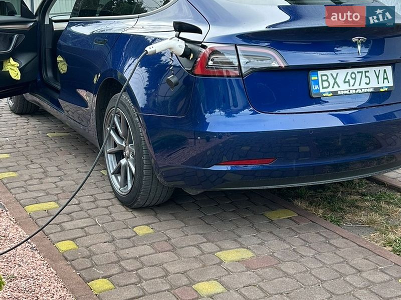 Седан Tesla Model 3 2022 в Львове
