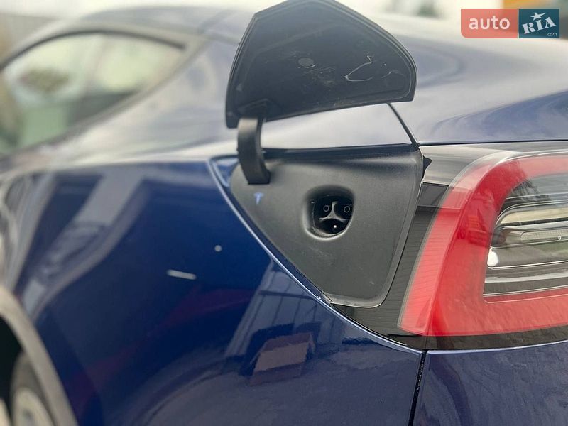 Седан Tesla Model 3 2023 в Киеве