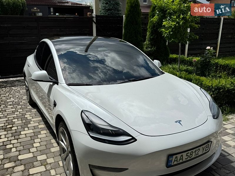 Седан Tesla Model 3 2021 в Киеве
