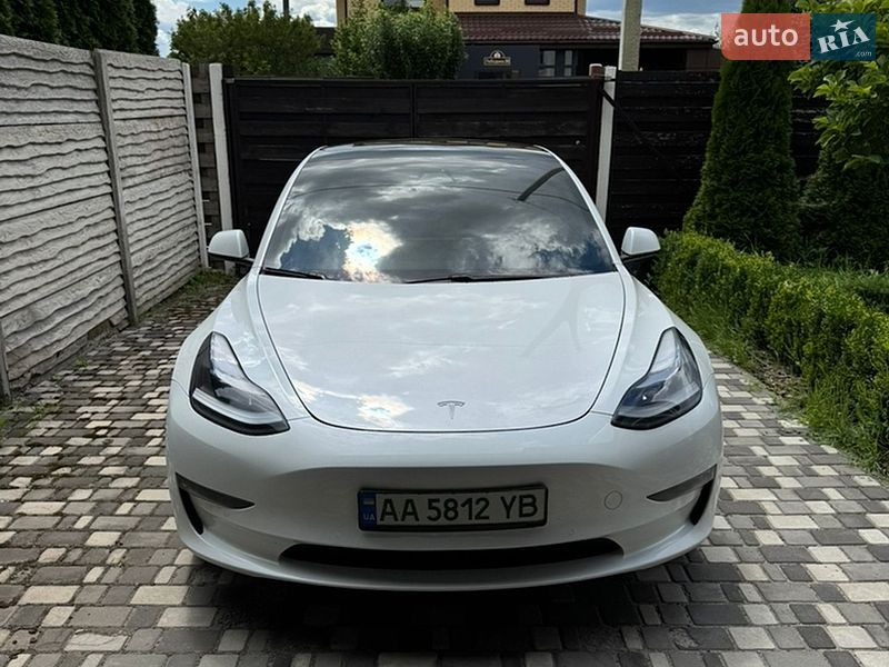 Седан Tesla Model 3 2021 в Киеве