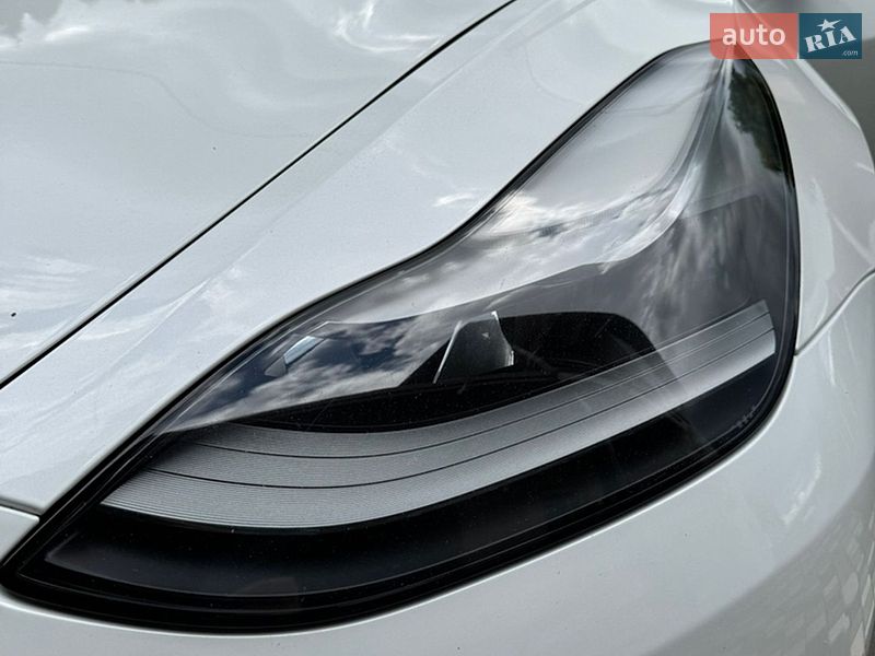 Седан Tesla Model 3 2021 в Киеве