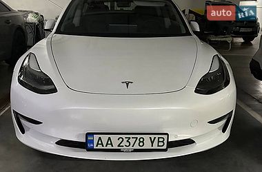 Седан Tesla Model 3 2021 в Киеве