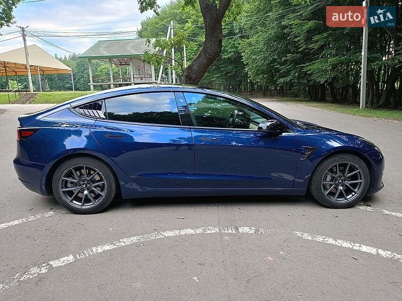 Седан Tesla Model 3 2021 в Львове