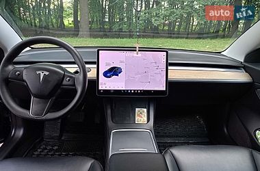 Седан Tesla Model 3 2021 в Львове
