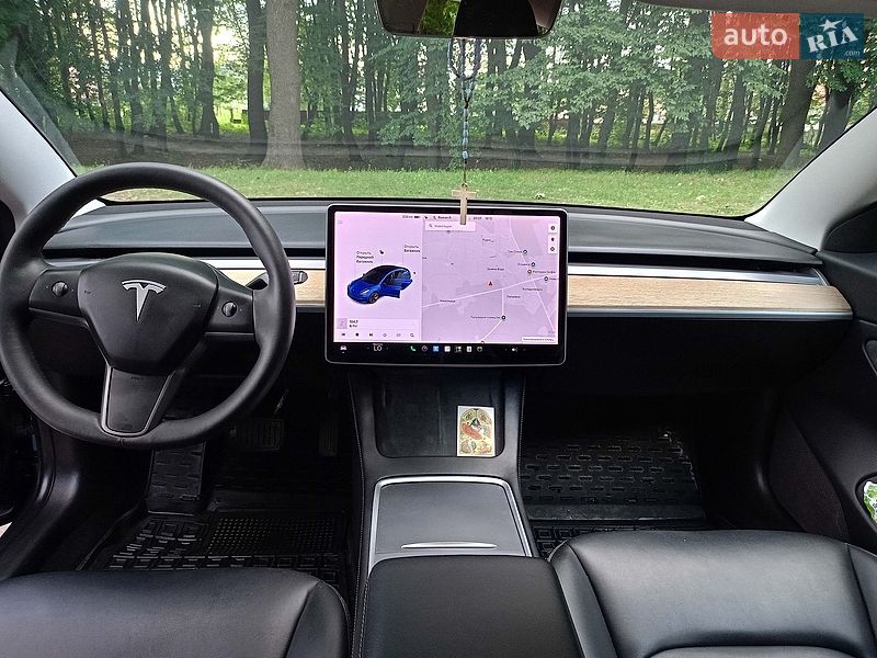 Седан Tesla Model 3 2021 в Львове