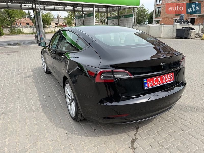 Седан Tesla Model 3 2022 в Ивано-Франковске