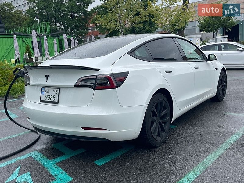 Седан Tesla Model 3 2023 в Киеве