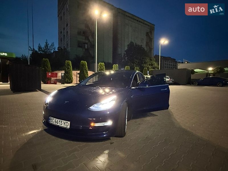 Седан Tesla Model 3 2020 в Львові
