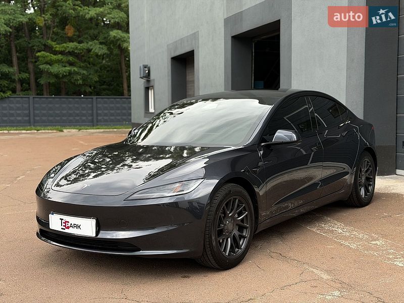 Седан Tesla Model 3 2025 в Києві