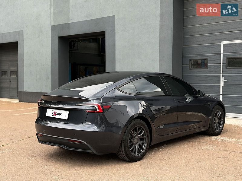 Седан Tesla Model 3 2025 в Києві