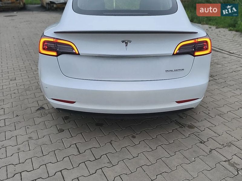 Седан Tesla Model 3 2023 в Киеве