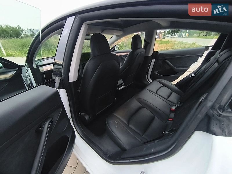 Седан Tesla Model 3 2023 в Киеве