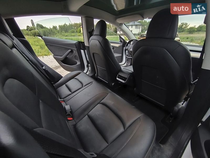 Седан Tesla Model 3 2023 в Киеве