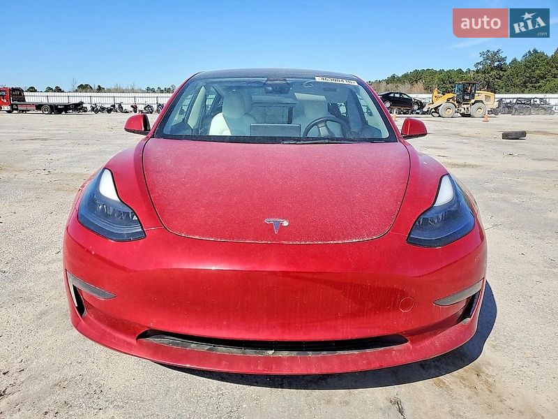 Седан Tesla Model 3 2023 в Львове