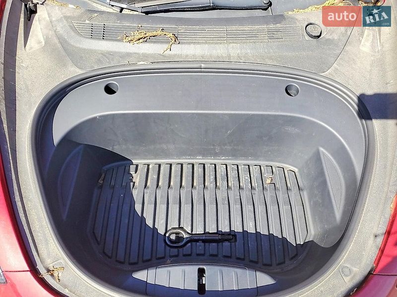 Седан Tesla Model 3 2023 в Львове