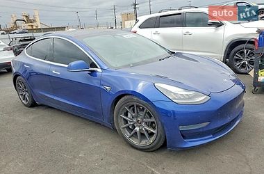 Седан Tesla Model 3 2020 в Львове