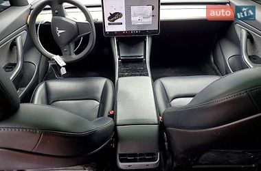 Седан Tesla Model 3 2020 в Львове