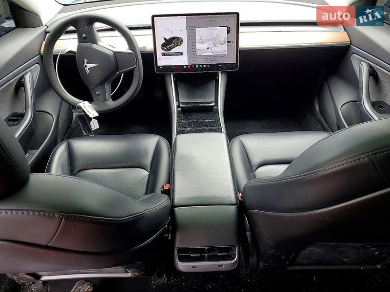 Седан Tesla Model 3 2020 в Львове
