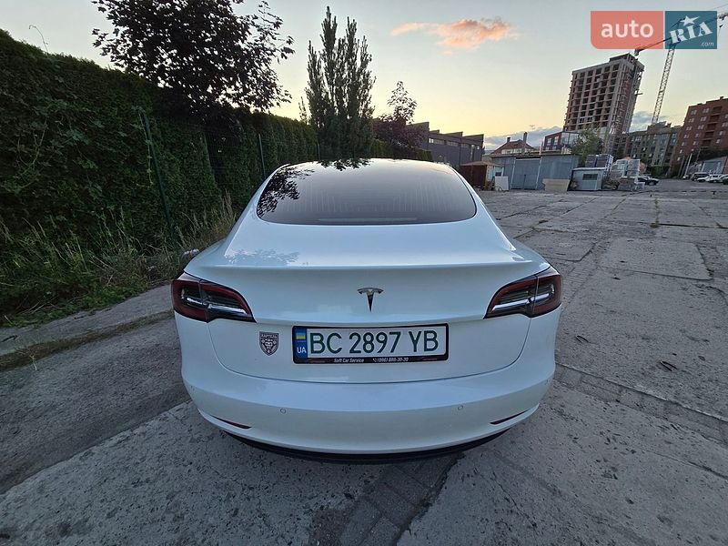 Седан Tesla Model 3 2019 в Львові