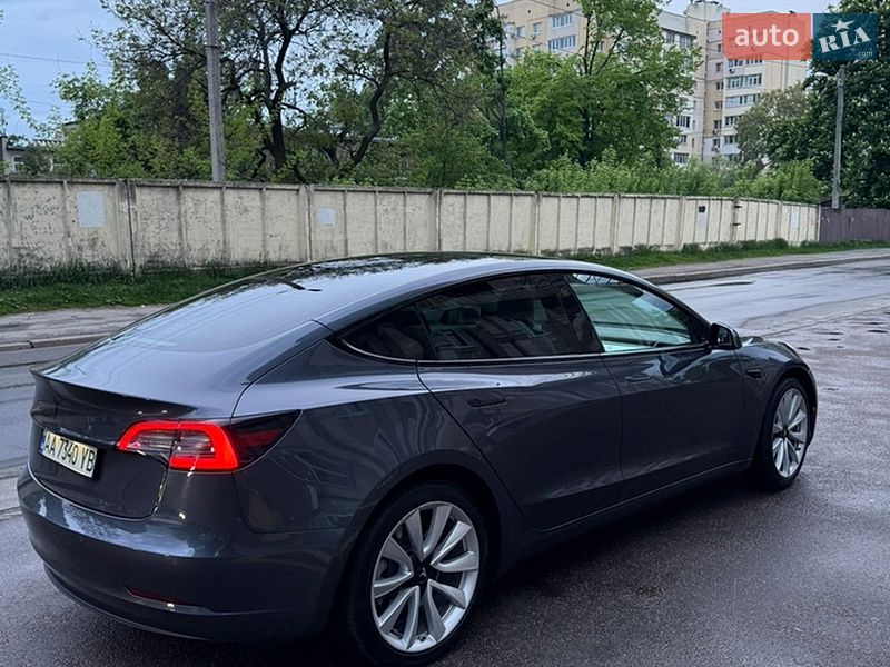 Седан Tesla Model 3 2020 в Валках