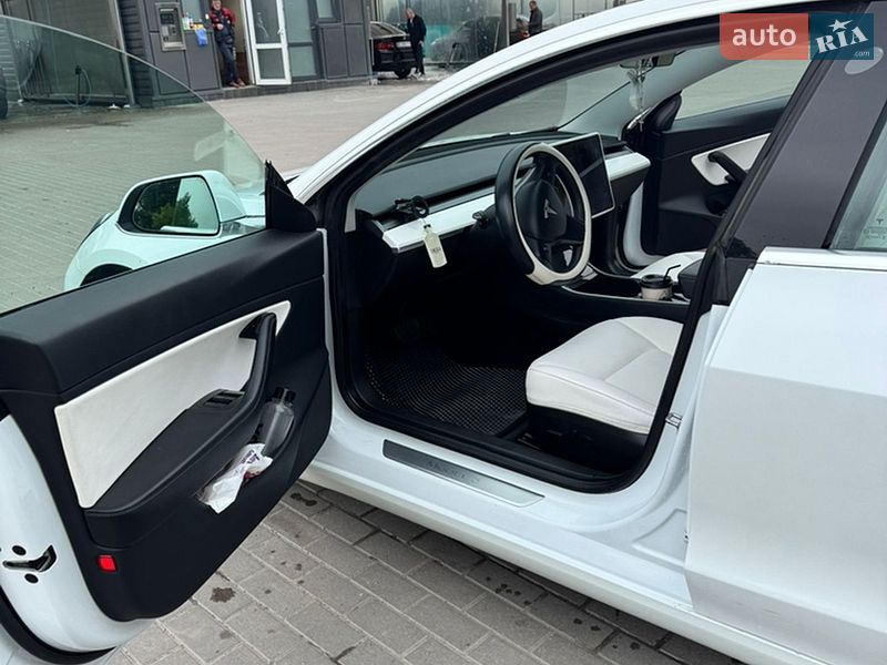 Седан Tesla Model 3 2019 в Тернополе
