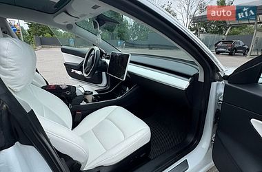 Седан Tesla Model 3 2019 в Тернополе
