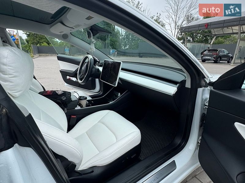 Седан Tesla Model 3 2019 в Тернополе
