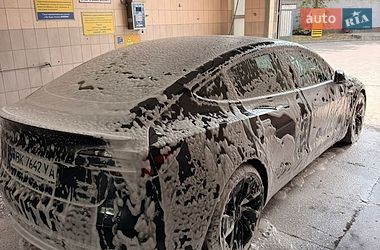 Седан Tesla Model 3 2024 в Ровно