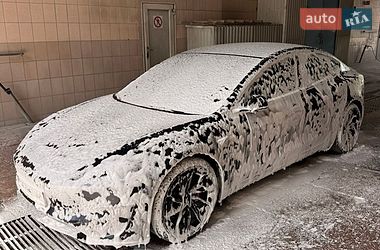 Седан Tesla Model 3 2024 в Ровно