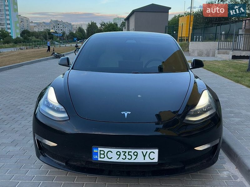 Седан Tesla Model 3 2019 в Львове