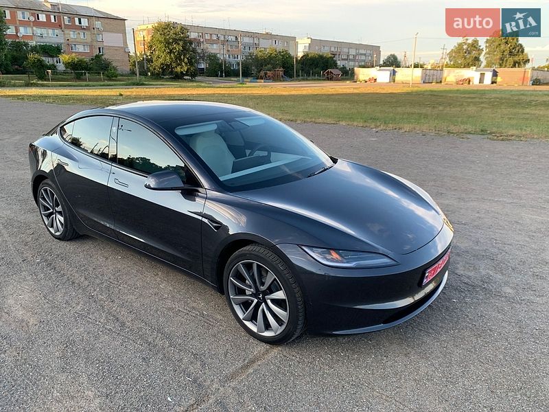 Седан Tesla Model 3 2025 в Киеве