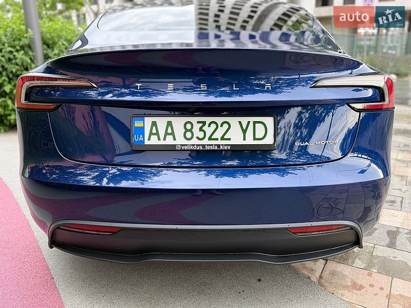 Седан Tesla Model 3 2023 в Киеве