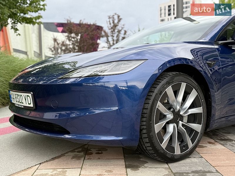 Седан Tesla Model 3 2023 в Киеве