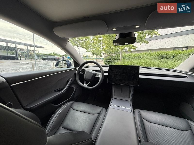 Седан Tesla Model 3 2023 в Киеве