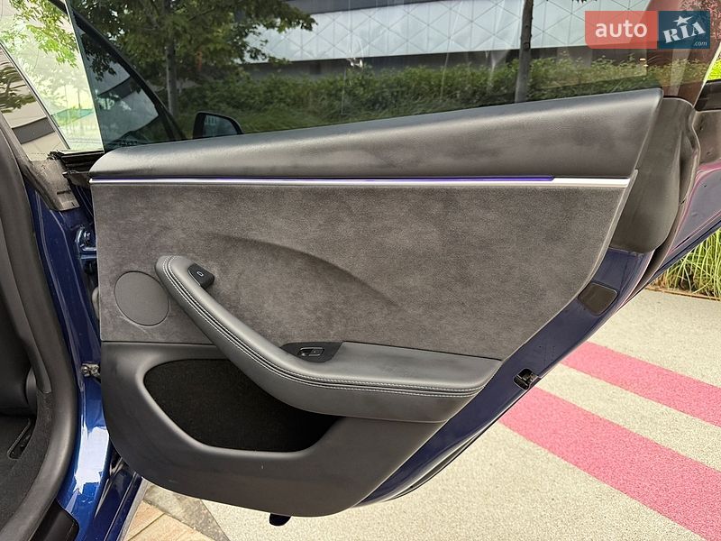 Седан Tesla Model 3 2023 в Киеве
