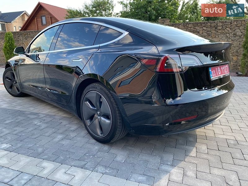 Седан Tesla Model 3 2019 в Луцке