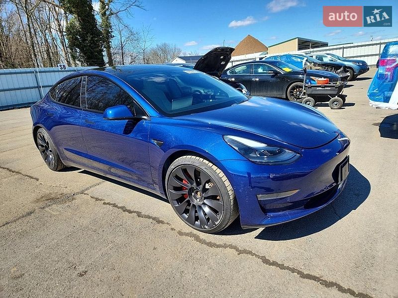 Седан Tesla Model 3 2022 в Ровно