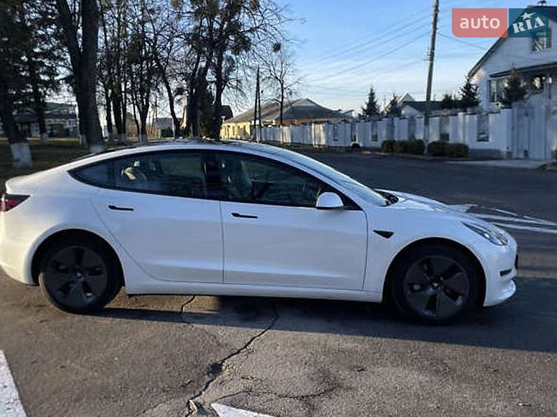 Седан Tesla Model 3 2022 в Киеве