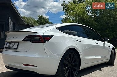 Седан Tesla Model 3 2021 в Киеве