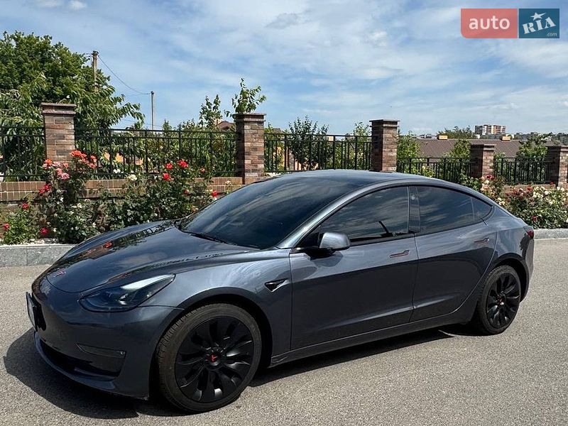 Седан Tesla Model 3 2023 в Полтаві