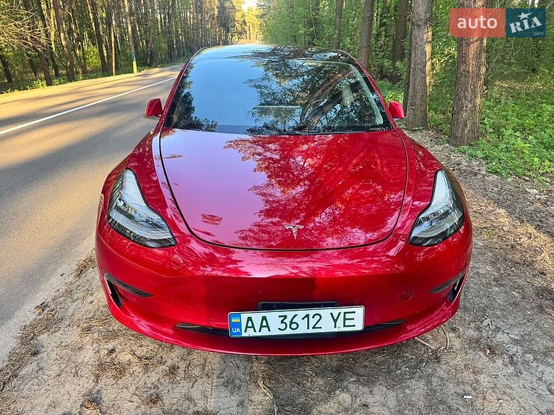 Седан Tesla Model 3 2019 в Киеве