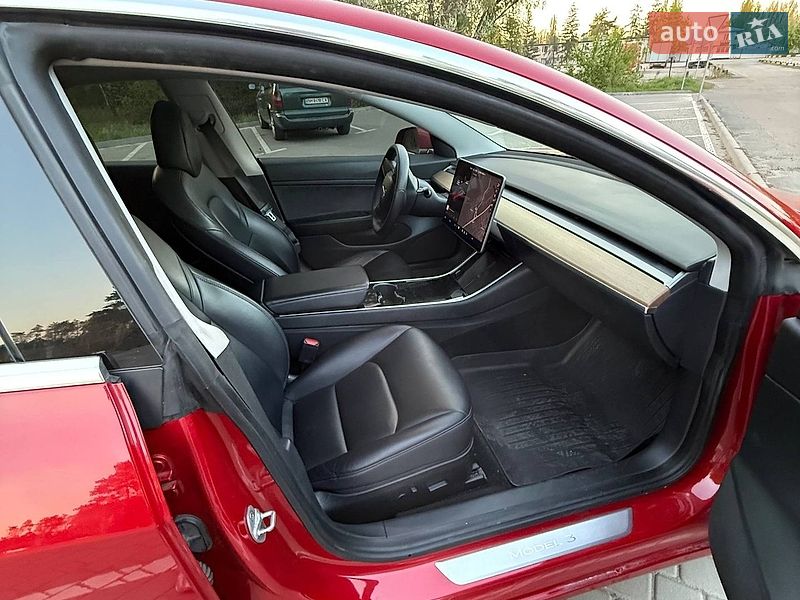 Седан Tesla Model 3 2019 в Киеве