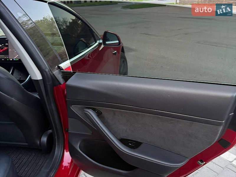 Седан Tesla Model 3 2019 в Киеве