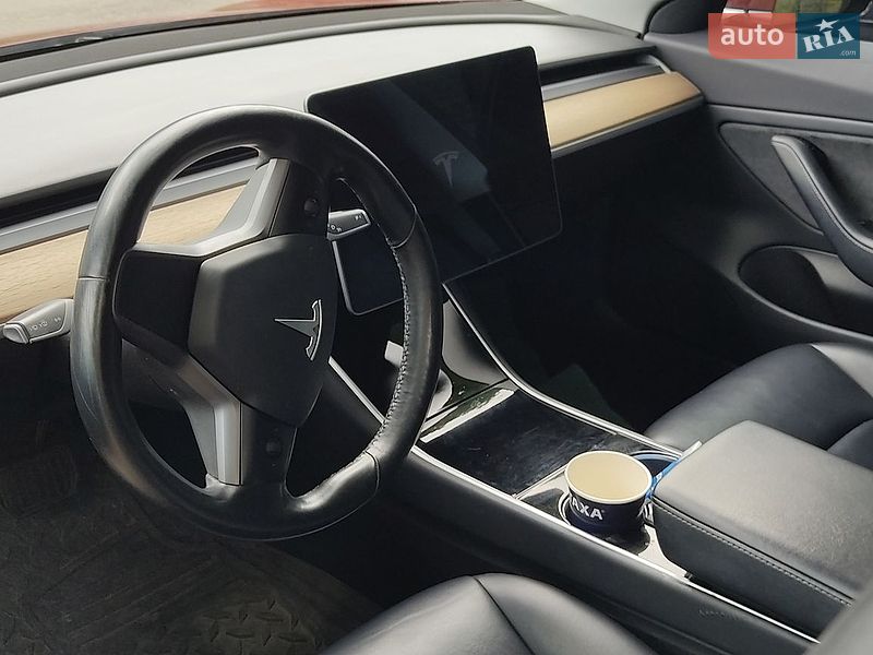 Седан Tesla Model 3 2018 в Вінниці