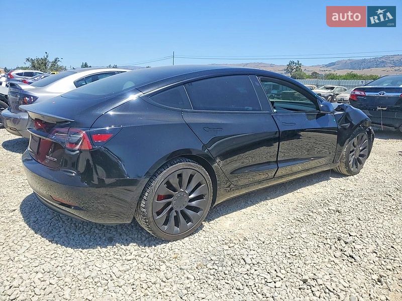 Седан Tesla Model 3 2023 в Львове