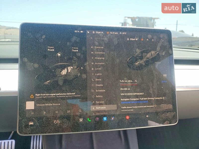 Седан Tesla Model 3 2023 в Львове